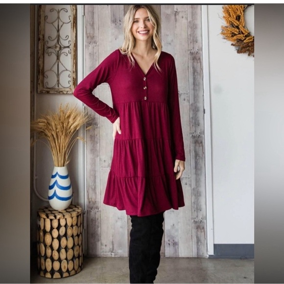 Veveret wine/burgundy tiered long sleeve holiday - Picture 2 of 9